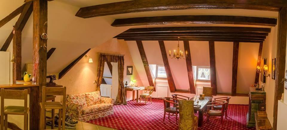 The Attic Lägenhet Braşov Exteriör bild